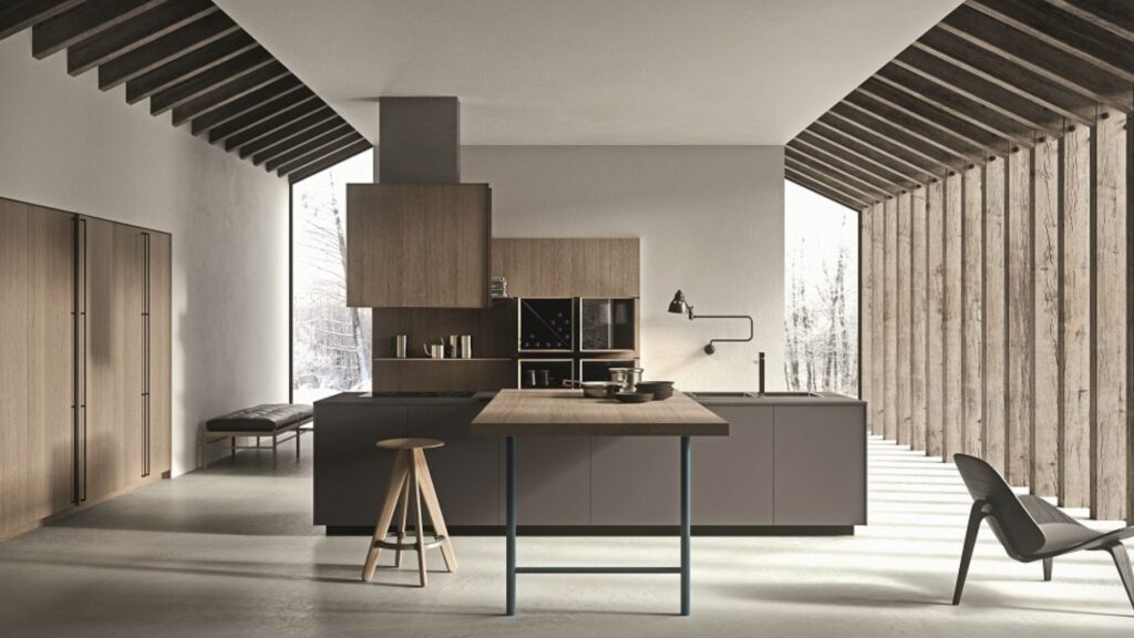 Cocina moderna de diseño minimalista con acabados en madera y gris mate, proyectada por estudio de diseño en Madrid.